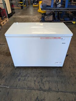 Haeir chest freezer 9.2 cubic feet model hfc9204acw
