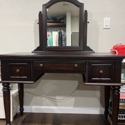 Make-Up Vanity Desk & Mirror 