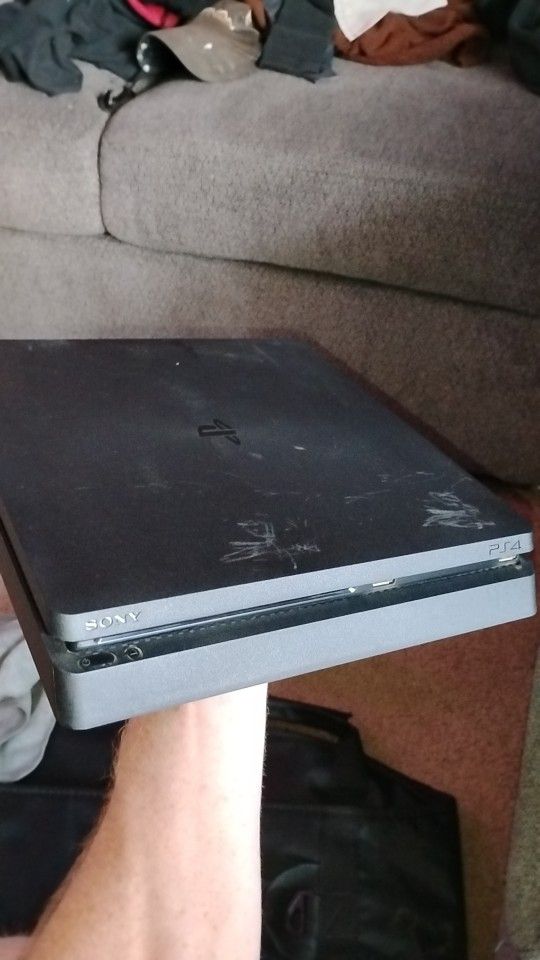 PS4 Slim