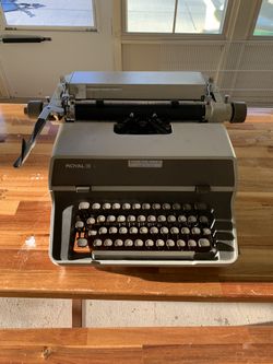 Royal Manual Typewriter Vintage 1960