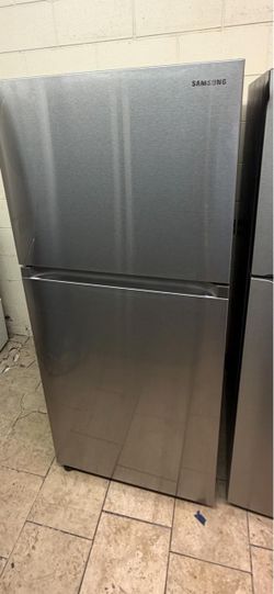 Refrigerador Samsung Stainless Steel Top-Freezer Refrigerator