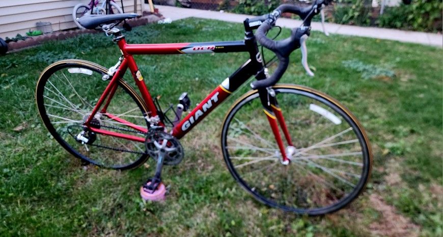 ROAD BIKE  GIANT LARGE 