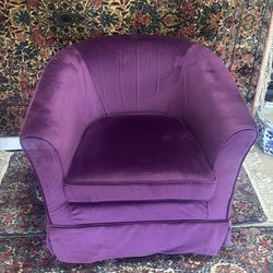 Like new Upholstered swivel chair
