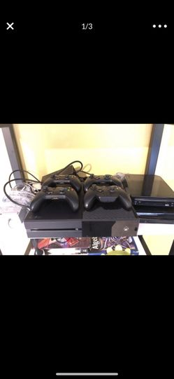 Xbox 1 with 4 controllers