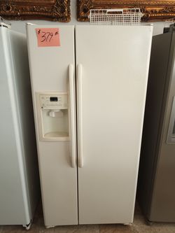 GE Side by Side Refrigerator excellent . Warranty . Delivery available . 2203 Fowler st. Ft. Myers 33901
