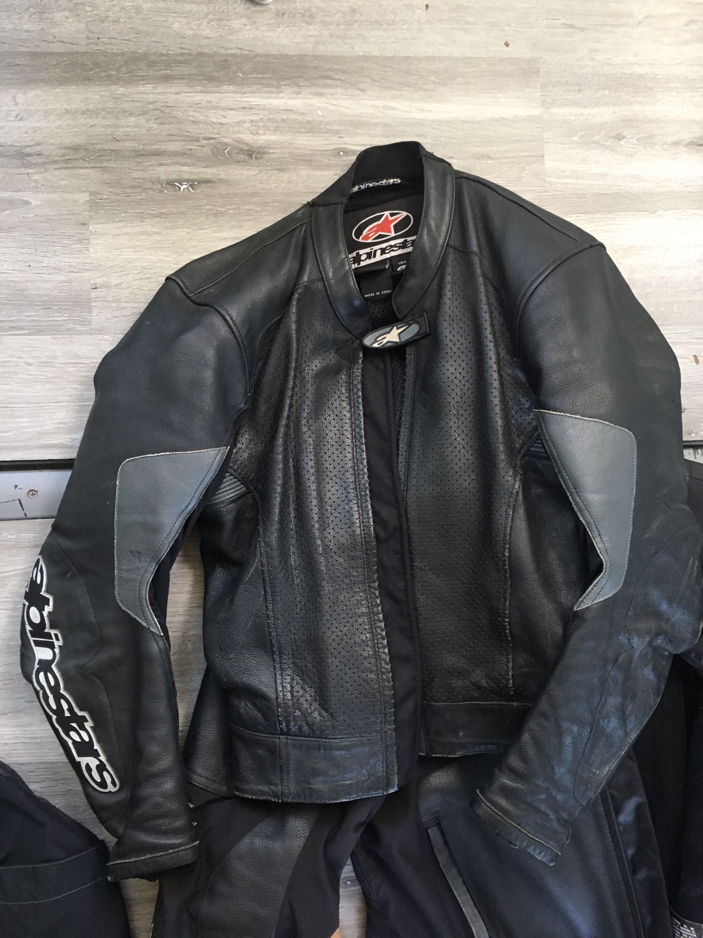 Leather motorcycle jacket medium Alpinestars
