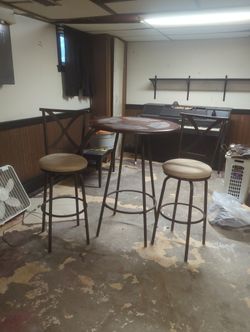 Bar High Table W .2 Chairs 