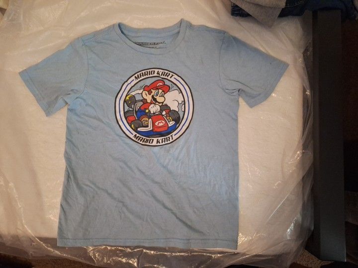 MarioKart T-shirt! Size M(8) 