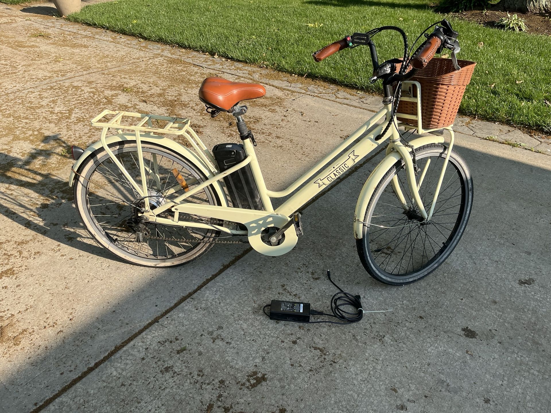 Nakto classic retro EBike Electric Bike 26” 350W 6 speed needs new removable battery And a tuneup The sell for over $800 on eBay!