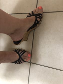 Black slippers, size 6,5