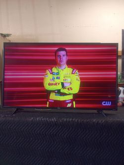 55 inch Roku TCL 4k smart tv beautiful tv comes with remote control shows great quality clear picture works perfect guaranteed
