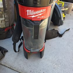 Milwaukee Cordless Backpack Vaccum 