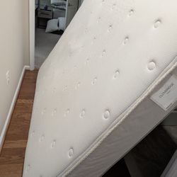 Sealy Posturepedic Queen Mattress For Sale
