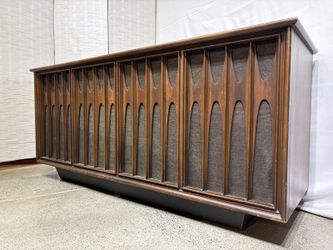 VICTOR “NEW VISTA” VICTROLA Vintage Mid-Century Modern Stereo Console with Arched Fretwork
