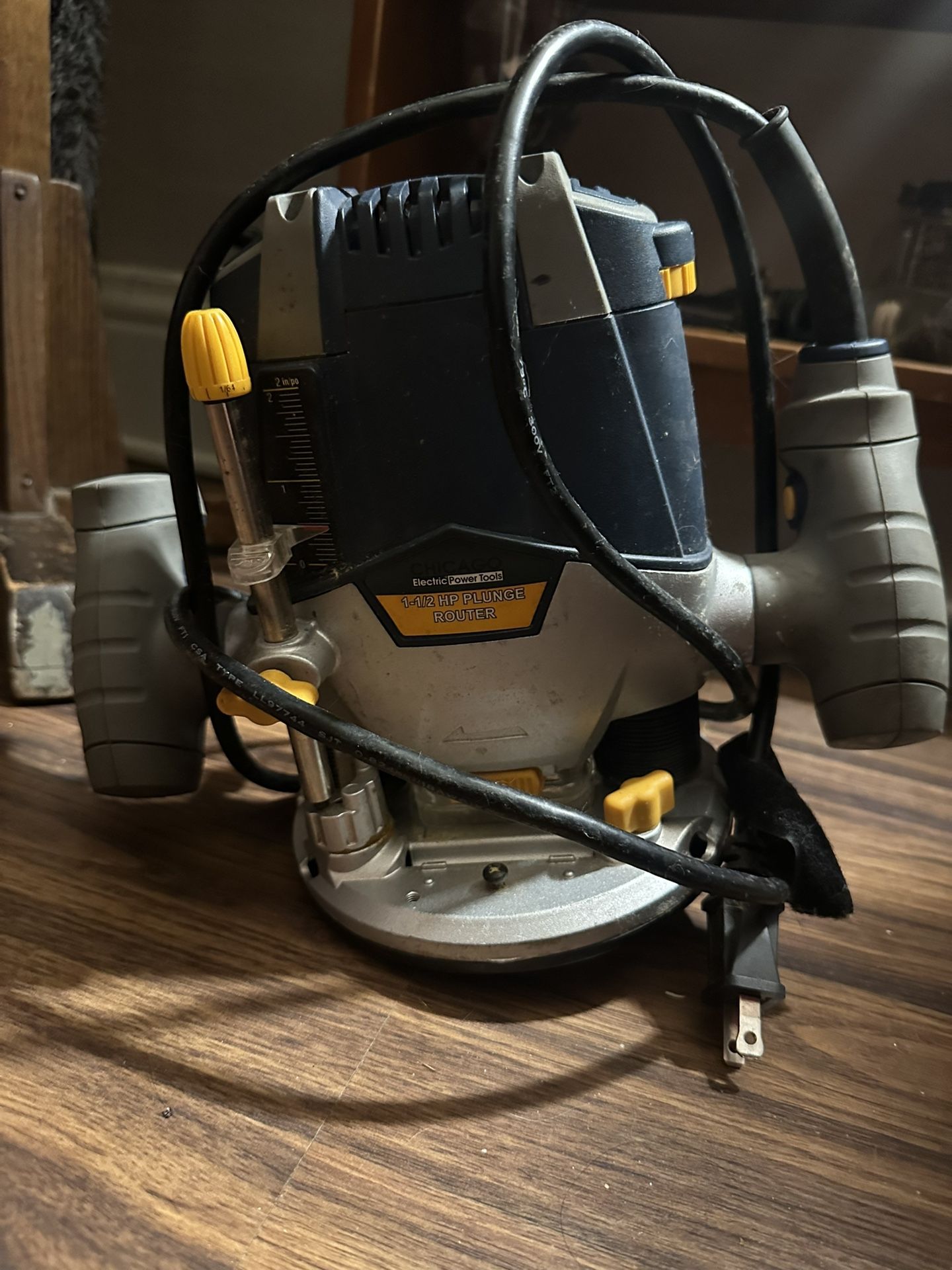 Plunge Router And Set Of Bits