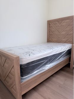 Twin size pillow top bamboo brand mattress new