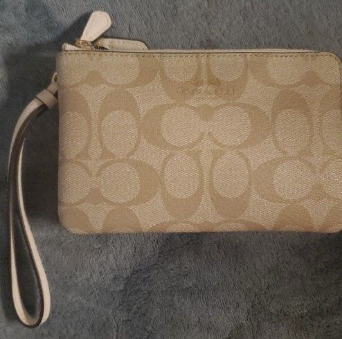 Coach Outlet Double Corner Zip Wallet / Wristlet In Signature CanvasSignature coated canvas Two credit card slots Double zip closure fabric lining Wri