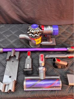 Dyson V8 Stick Vacuum