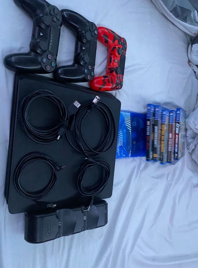 PS4 SLIM ( PICK UP ONLY) negotiable