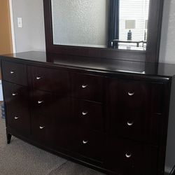 Thomasville Solid Wood 9-Drawer Dresser w/ Mirror + Nightstand – Smooth Drawers