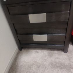 Night stand/Drawer Dresser
