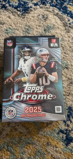 2025 Topps NFL hangers