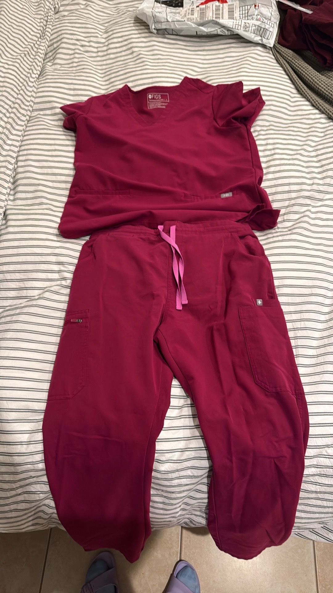 Women’s Figs size large