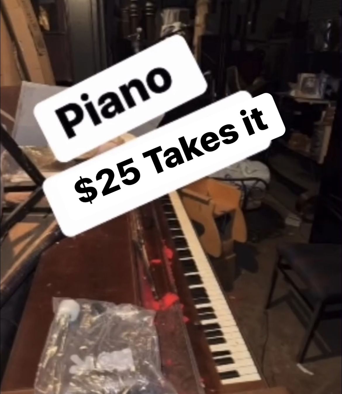 Piano MUST GO WE MOVING