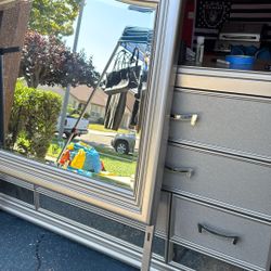 Dressers & Mirror