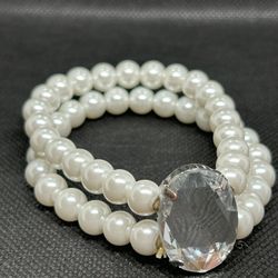 Beautiful Pearl Style Bracelet w/ Clear Stone