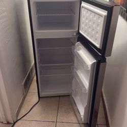 Visanni Mini Fridge 