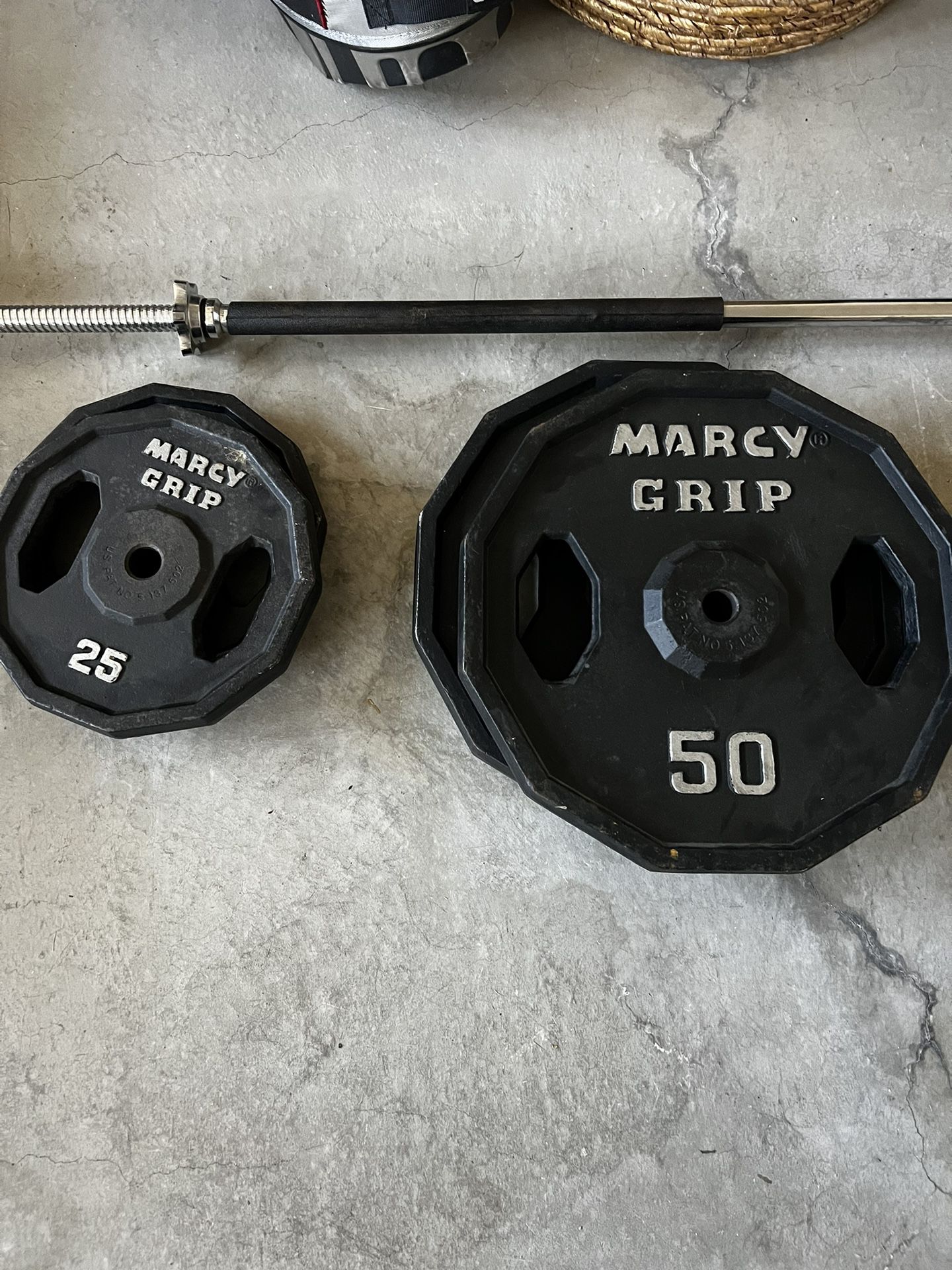 185 Pounds Barbell Weights Plus 7 Ft Bar