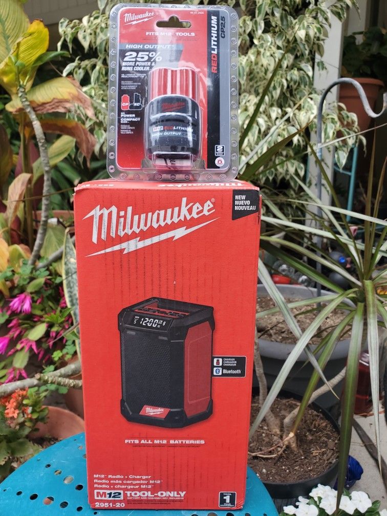 Milwaukee M12 Radio/Charger With Bluetooth And M12 High