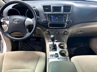 2013 Toyota Highlander Thumbnail