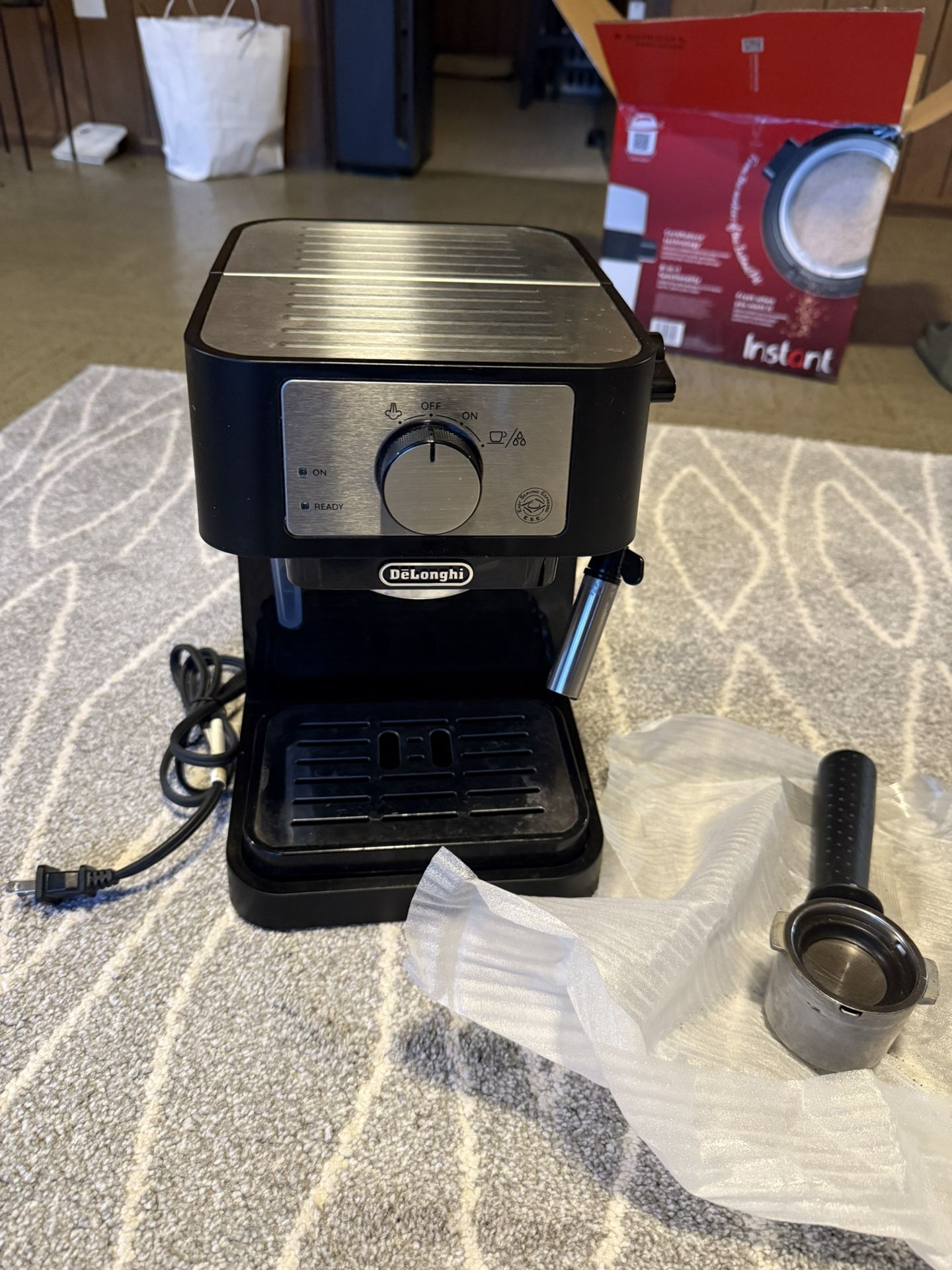 Stilosa Espresso Machine by Delonghi - EC260BK: 15-Bar Pressure, Frothing Wand, Removable Water Reservoir, Dishwasher-Safe Parts