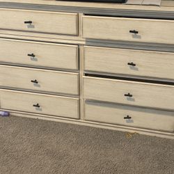 Room Set- Dresser with 2 Night Stands