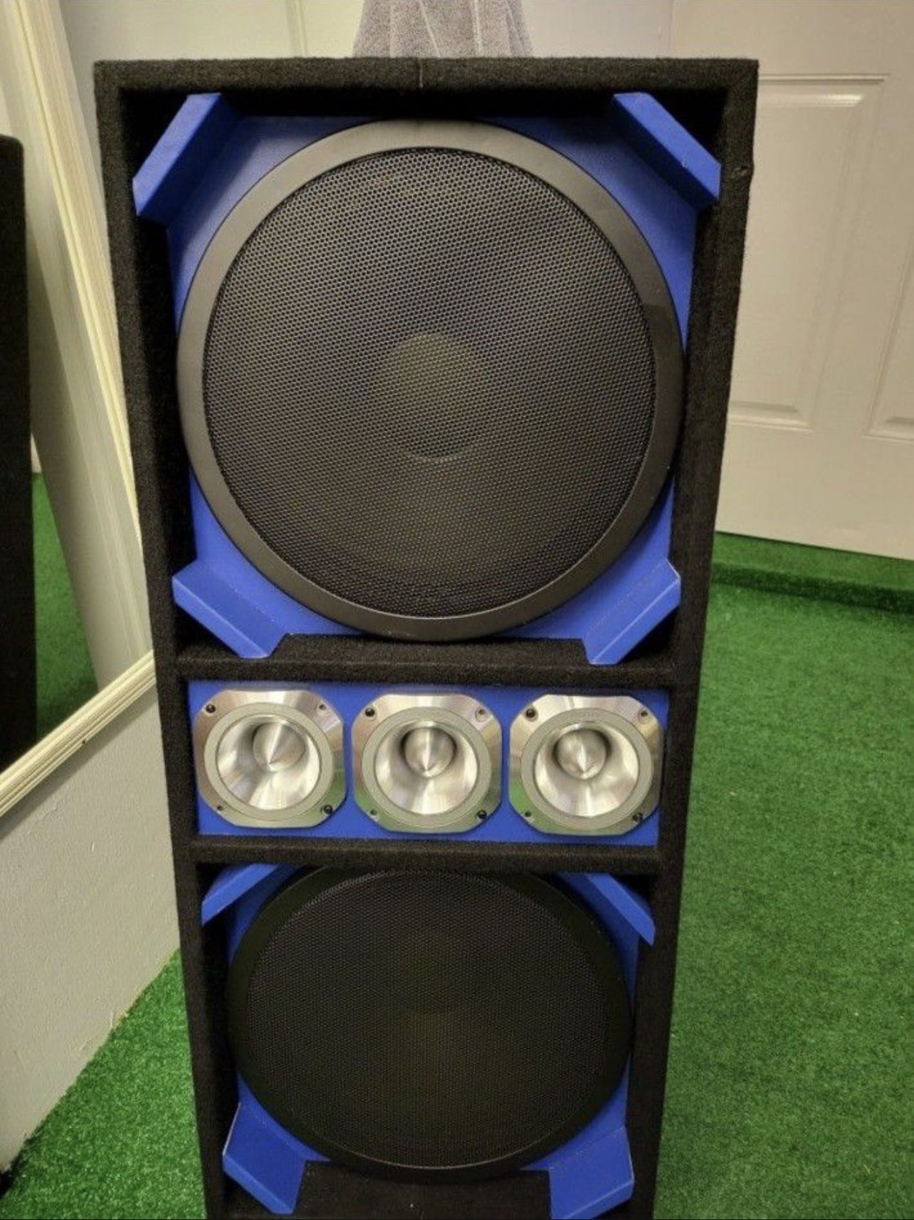 18 Sound Chuchero Box With Prv Tweeters for Sale in Queens NY