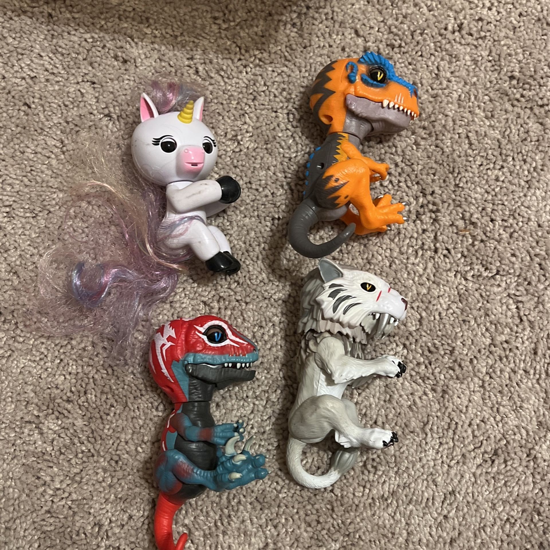 WowWee Untamed Sabre Tooth Tiger Silvertooth Fingerlings Interactive Toy