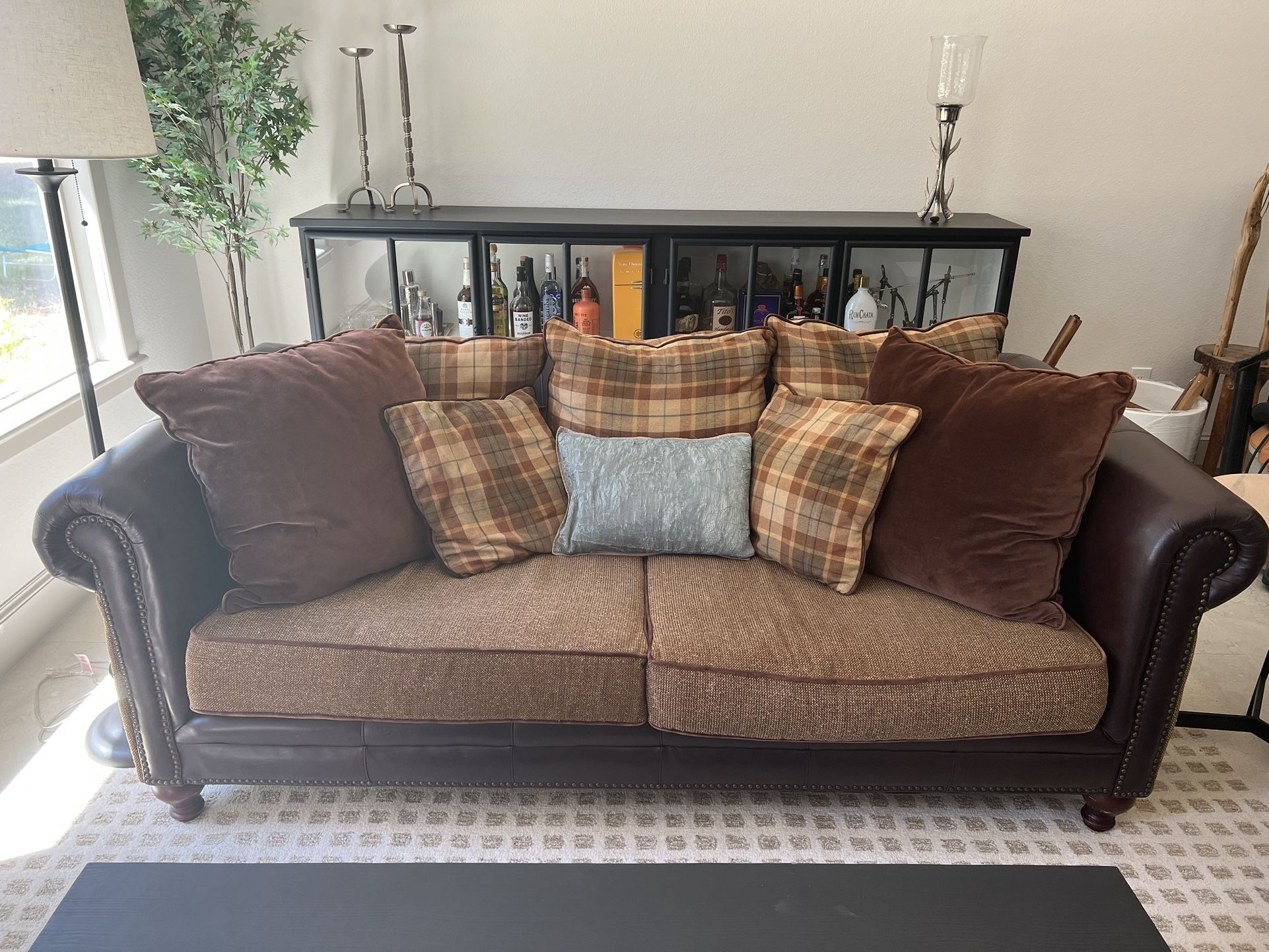 Sofa Trend Studded Leather Sofa/Couch