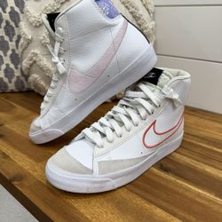 NIKE Blazers Y7/W8.5