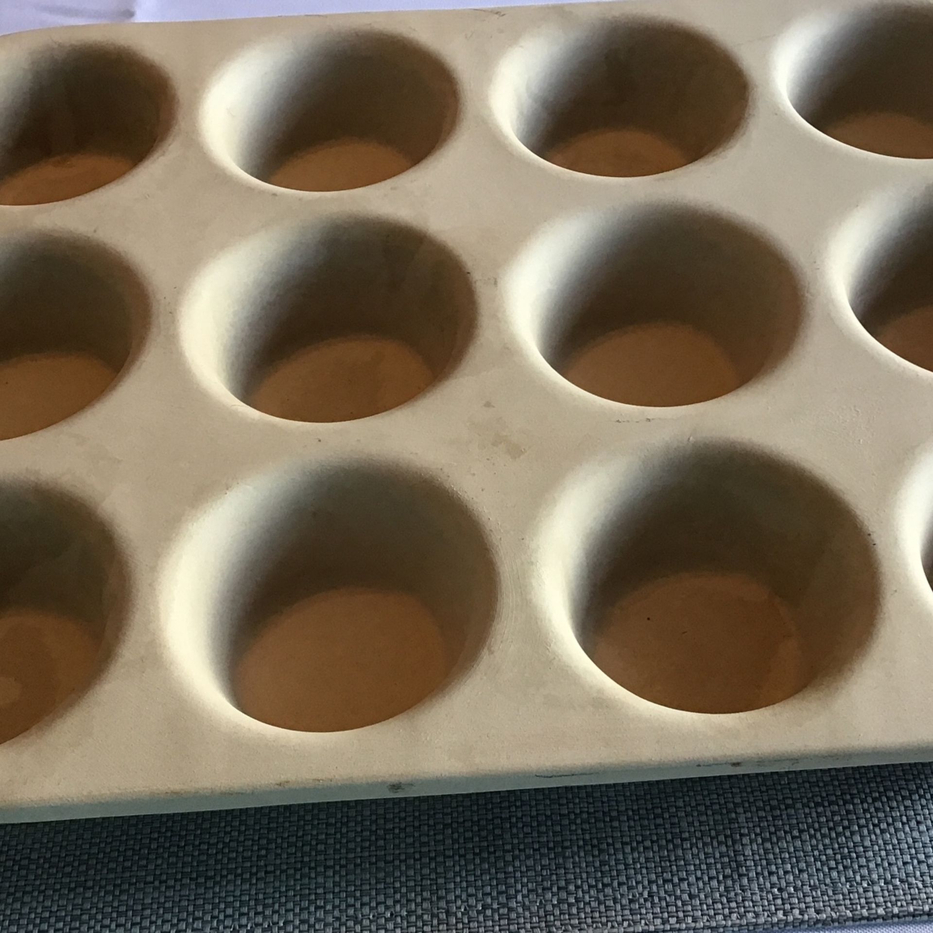 Pampered chef Stoneware Muffin Cupcake Pan