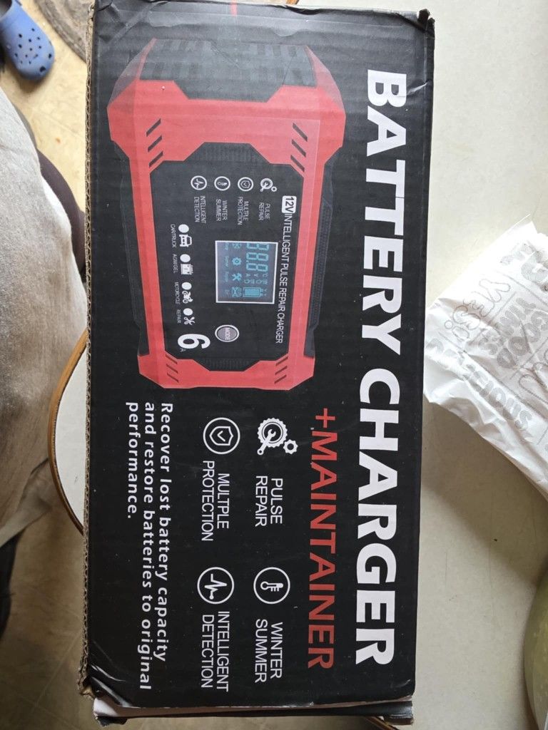 Brand New Never Been Open Car Truck Motorcycle Battery Charger 