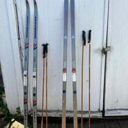 Cross country skis