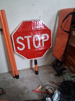 Stop / slow caution sign