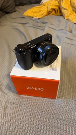 Sony ZV-E10 with Kit Lens