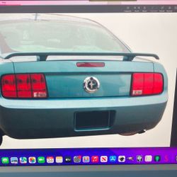 2006 Ford Mustang Spoiler 