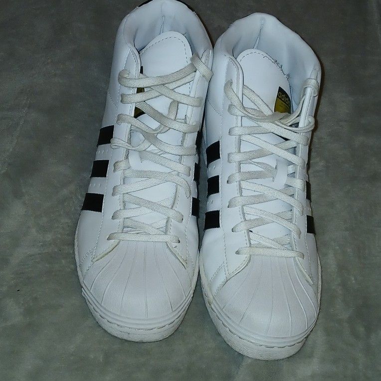 adidas Men’s Pro Model Sneakers