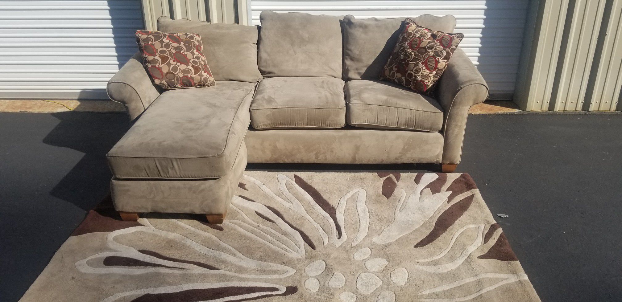 Sectional couch reversible Chase excellent condition