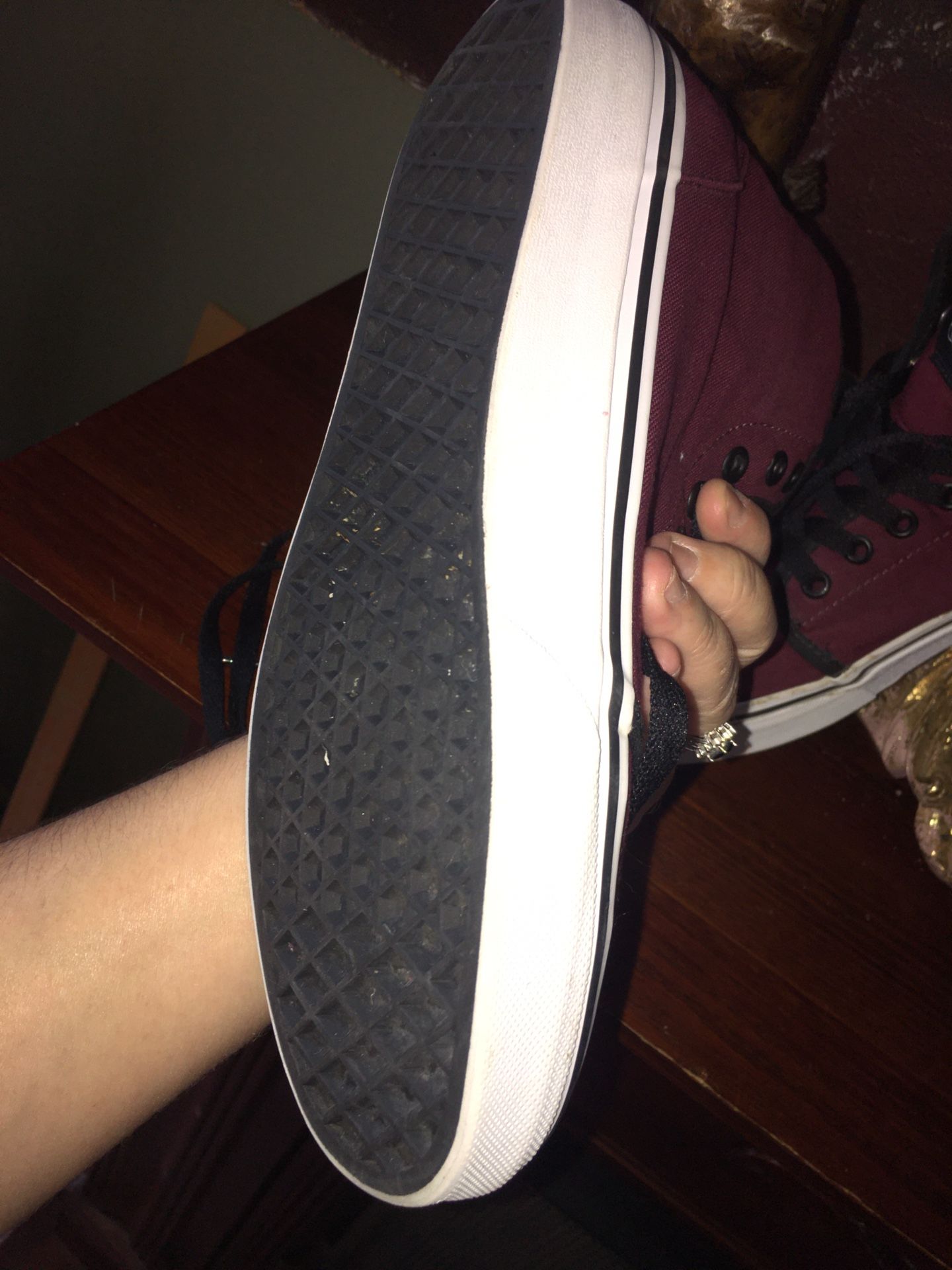 Vans of the wall cool burgundy semi new shoes in perfect clean condition size men’s 6 women’s 8