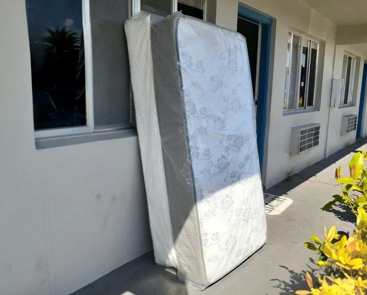 NEW TWIN SIZE SET MATTRESS AND BOX SPRING 2PCS